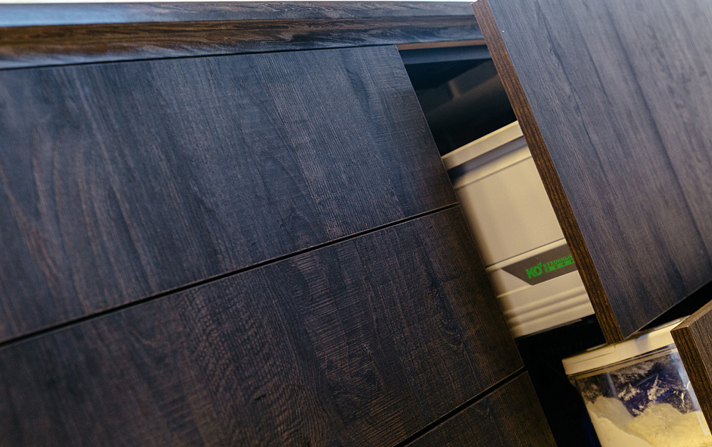 "Шоколадная кухня с мятой стеной" ("Дачный ответ" от 05.04.15) Кухня Бруно