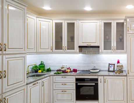 Светлая кухня в Санкт-Петербурге