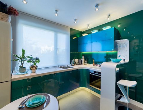 Современная кухня с барной стойкой