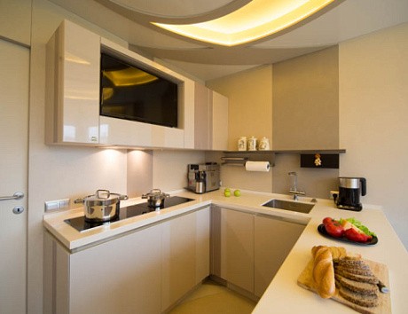 Бежевая кухня в Санкт-Петербурге