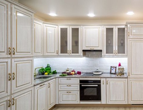 Кухни в стиле барокко, аристократичная мебель. Заказать мебель для кухни в стиле барокко вы сможете в бренда «Кухонный двор».