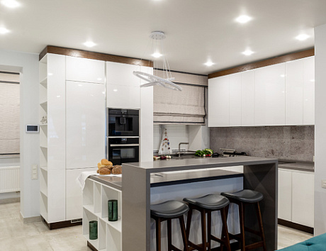 Светлая кухня в Санкт-Петербурге