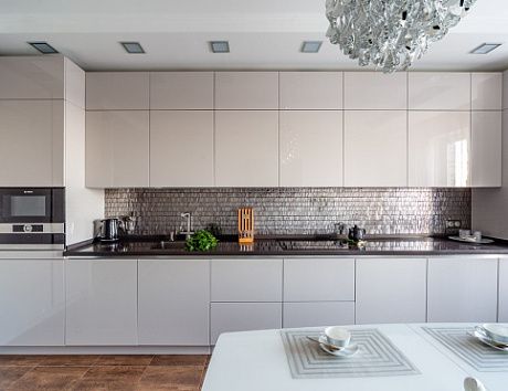 Светлая кухня в Екатеринбурге