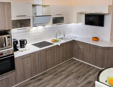 Коричневая кухня в Мурманске