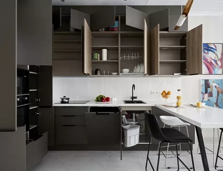 Коричневая кухня в Мурманске