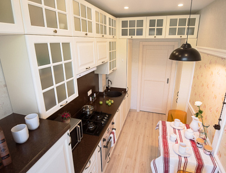 Светлая кухня в Мурманске