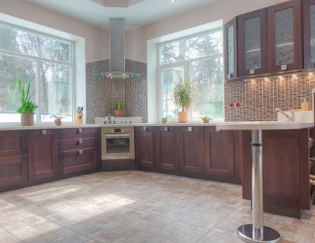 Коричневая кухня в Анапе
