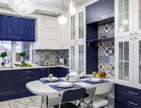 Оформление интерьера светлой кухни